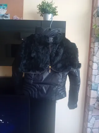 Abrigo plumífero negro