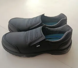 Zapatos de seguridad con puntera metálica. Tala 42