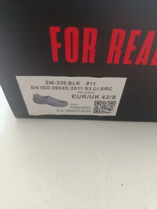 Zapatos de seguridad con puntera metálica. Tala 42