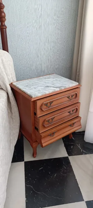 2 Mesitas de noche madera y mármol