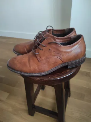 Zapatos de cuero marrones