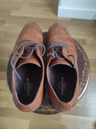 Zapatos de cuero marrones