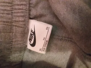 Pantalón corto Nike gris