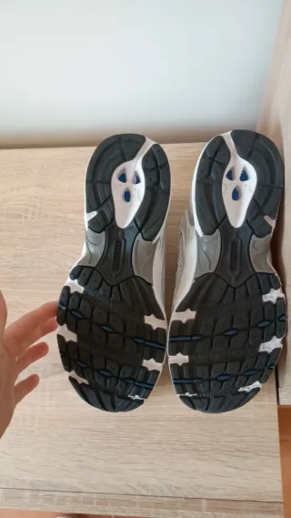 New Balance 530 Plata y Blanco