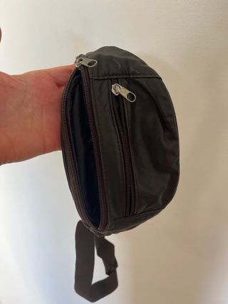 Riñonera pequeña marrón