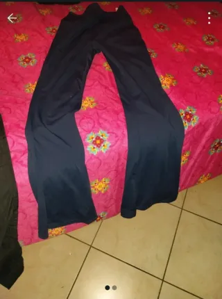 Pantaloni blu a zampa