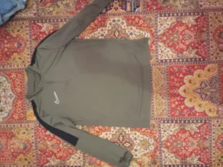 Sudadera Nike Verde y Negra