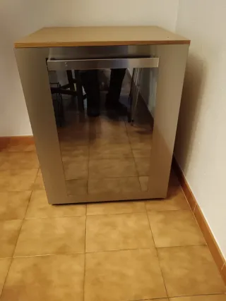 Vinoteca madera y cristal. Marca ARISTON