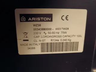 Vinoteca madera y cristal. Marca ARISTON