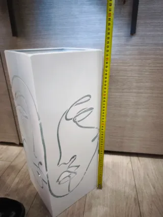 Portaombrelli in metallo bianco con incisione