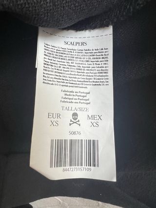 Top asimétrico manga larga negro Scalpers.Talla XS