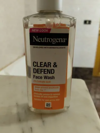 Neutrogena Clear & Defend Gel Viso