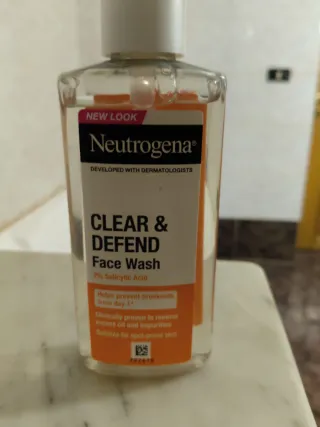 Neutrogena Clear & Defend Gel Viso