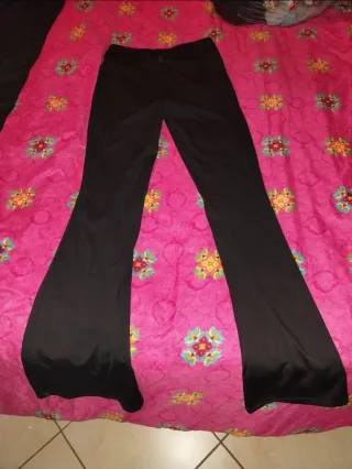 Pantaloni a zampa neri