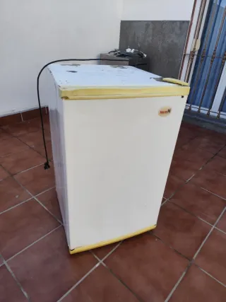 Congelador pequeño blanco