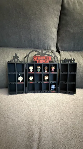 Expositor + funko Stranger Things