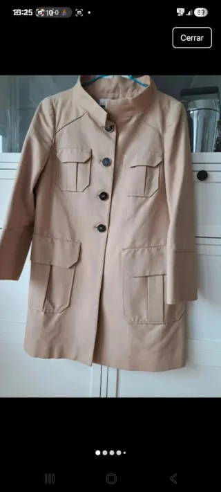 Abrigo beige cuello mao