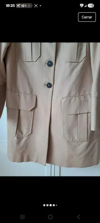 Abrigo beige cuello mao