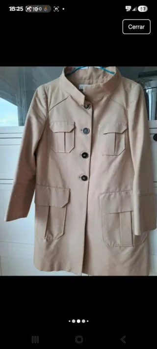 Abrigo beige cuello mao