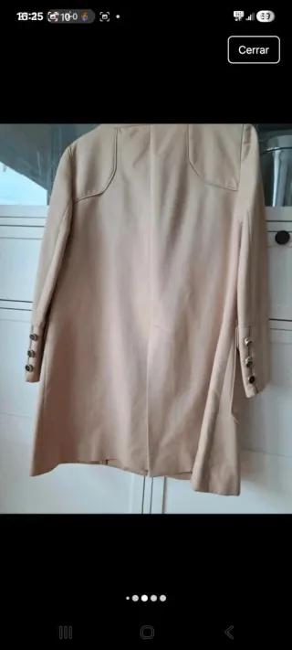 Abrigo beige cuello mao