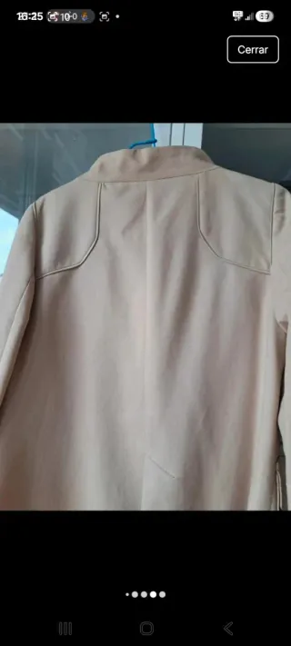 Abrigo beige cuello mao