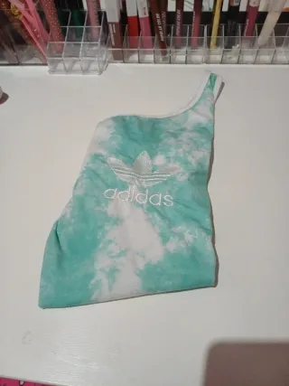 Camiseta Adidas tirante asimétrico tie-dye