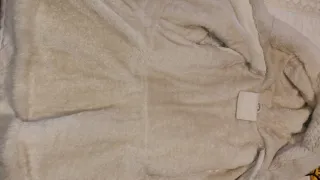 Abrigo de mujer con capucha y pelo