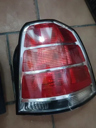 Pilotos Traseros Opel Zafira