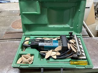 Fresadora Virutex con accesorios