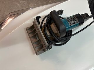 Fresadora Virutex con accesorios