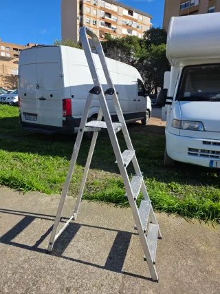 Escalera aluminio ligera como nueva