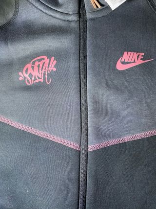 Conjunto Nike Tech Fleece Syna Negro Rosa