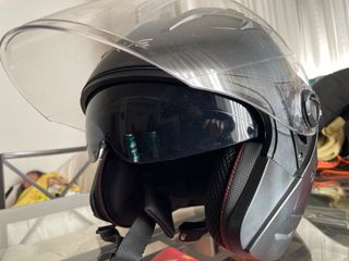 Casco de moto negro