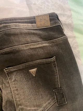 Jeans grigi con toppe