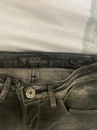 Jeans grigi con toppe