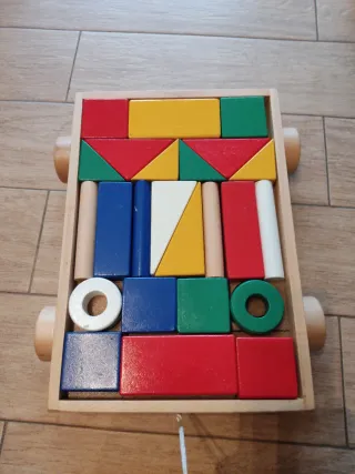Carrito de bloques de madera