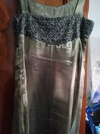 Vestido de fiesta verde botella y encaje negro