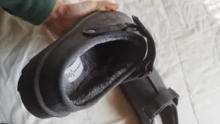 Zapatillas grises cómodas