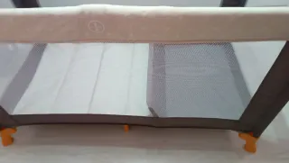 Cuna de viaje y colchón