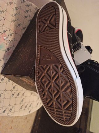 Botas Converse Hi Negras y Rojas Talla 37