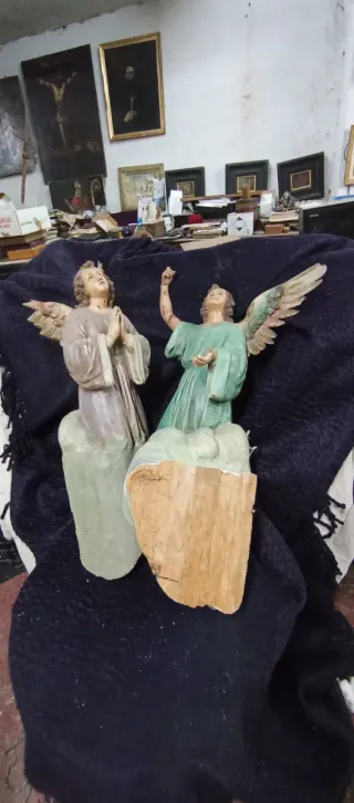 Pareja de ángeles antiguos