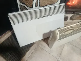 Dos radiadores blancos