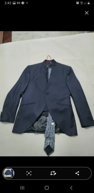 Traje de novio azul marino