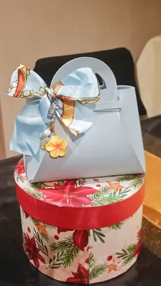 Mini Borsetta Azzurra con Ciondolo Fiore Giallo