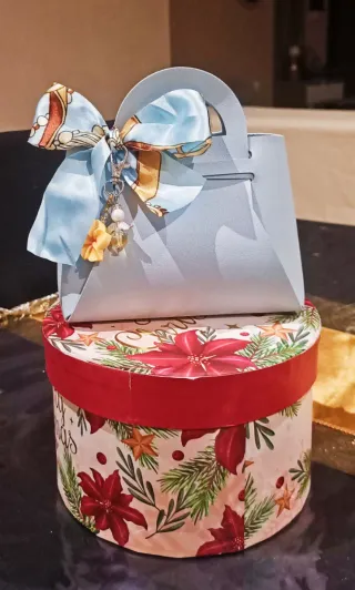 Mini Borsetta Azzurra con Ciondolo Fiore Giallo