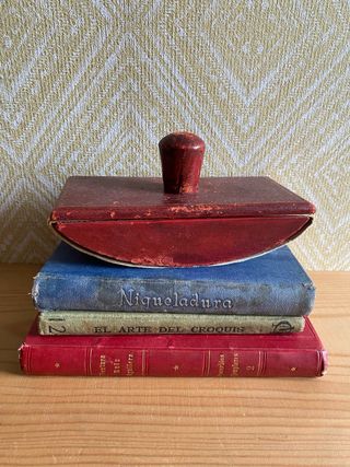 Secante de tinta antiguo de madera y cuero