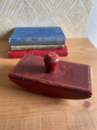 Secante de tinta antiguo de madera y cuero