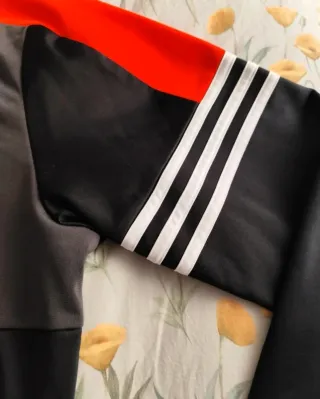 Chaqueta Adidas Negra y Naranja