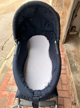 Carro de bebé azul marino con capazo