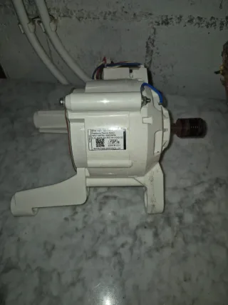 Motor Lavadora Indesit 1400 RPM Motor BPM H27